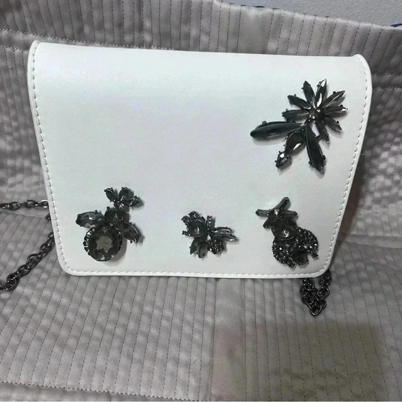 3 AM Forever white  metal chain cross body fashion bags diamond stone bugs - Picture 1 of 10